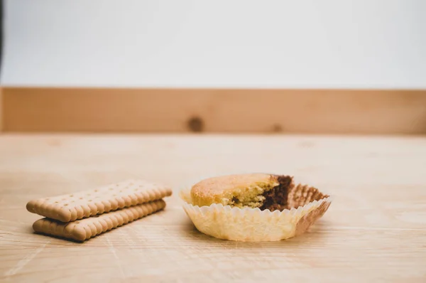 Magdalena Chocolate Orgánico Picado Galletas Sobre Fondo Madera Áspera Con — Foto de Stock