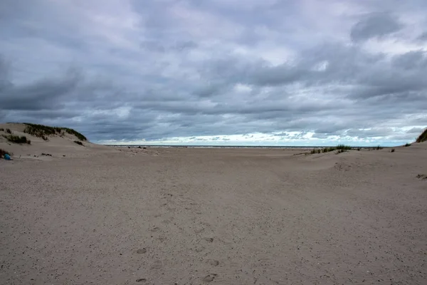 Мальовничий Вид Піщаний Пляж Фоні Хмарного Неба — стокове фото