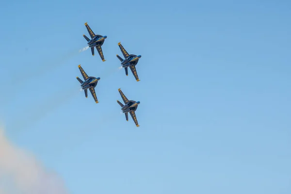 Grupo Aviones Voladores Contra Cielo Despejado Durante National Air Show —  Fotos de Stock