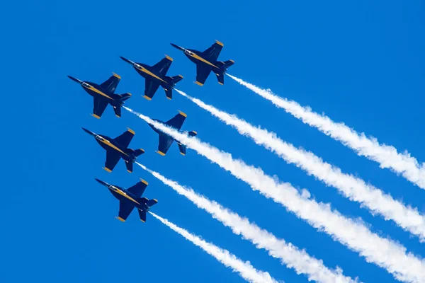 Grupo Aviones Voladores Contra Cielo Despejado Durante National Air Show — Foto de Stock