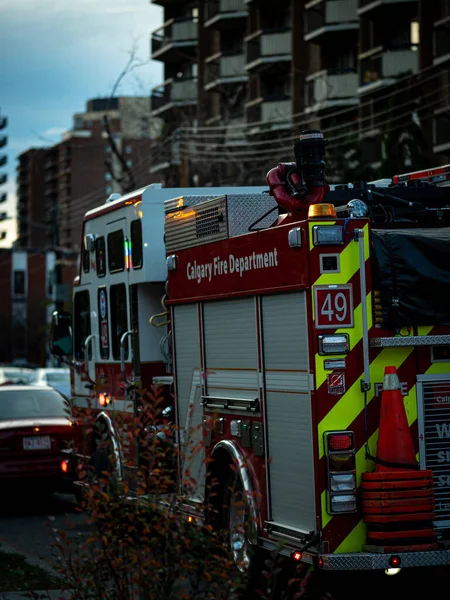 Plan Vertical Service Incendie Calgary Stationné Dans Complexe Résidentiel — Photo