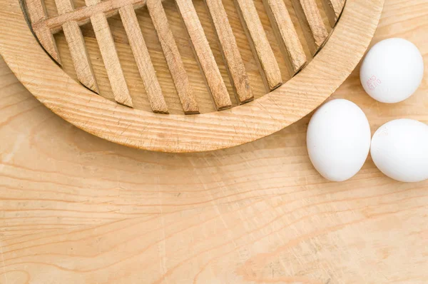 Huevos Blancos Orgánicos Una Superficie Mesa Madera Natural Con Espacio — Foto de Stock