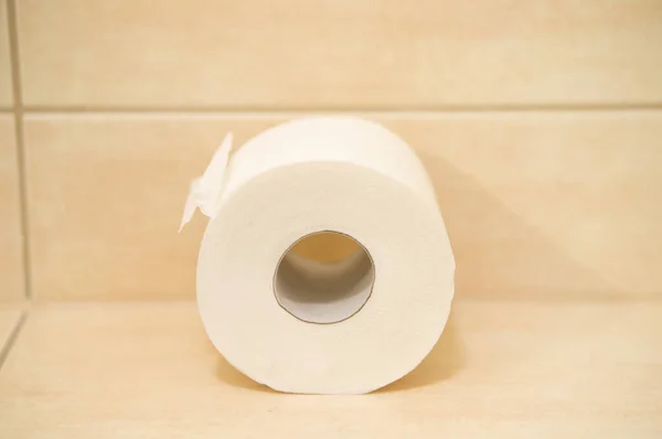 Gros Plan Rouleau Papier Toilette Dans Salle Bain — Photo