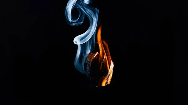 Nahaufnahme Einer Brennenden Physalis Rauch Und Feuer — Stockfoto