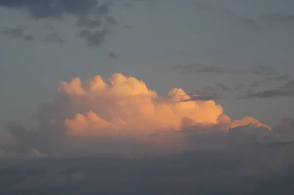 Egy Gyönyörű Pasztell Árnyalatú Felhőkép Remek Tapéta — Stock Fotó