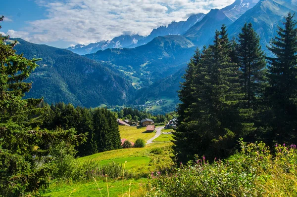 Ένα Γραφικό Τοπίο Του Αγίου Νικολάου Verosce Στην Haute Savoie — Φωτογραφία Αρχείου