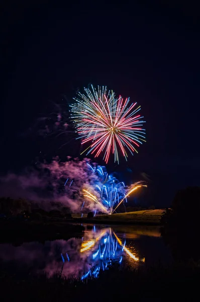 Magnificent Firework Burst Night Sky Reflected Water Surface — Stock Photo, Image