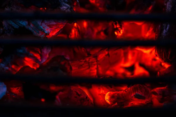 Barbecue Grill Pit Glowing Flaming Hot Open Fire Red Flame — Stock Photo, Image