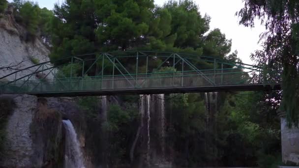 Blick Auf Die Brücke Der Stadt Des Flusses — Stockvideo