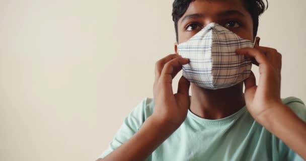 Ινδός Ιατρική Μάσκα — Αρχείο Βίντεο
