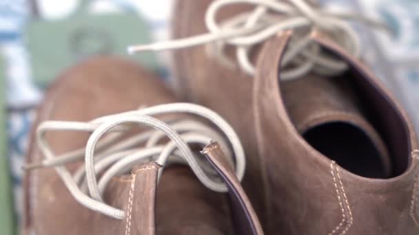 Închiderea Unei Perechi Pantofi Din Piele — Videoclip de stoc