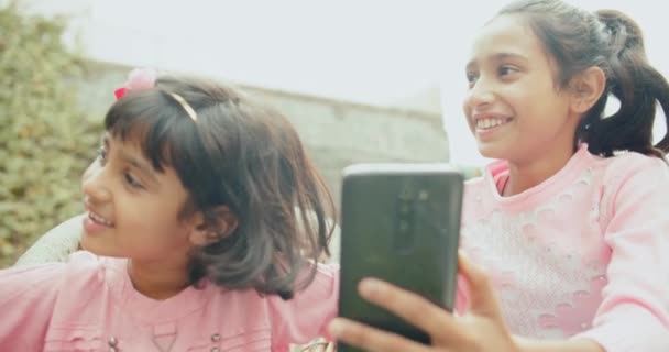 Happy Indian Girls Smartphone — Vídeos de Stock