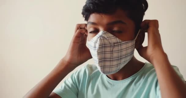 Indian Boy Medical Mask — Vídeos de Stock