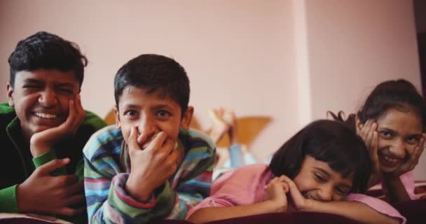 Boldog Indiai Gyerekek Csoportja — Stock videók