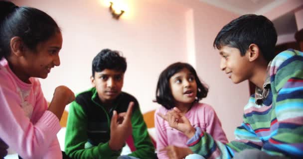 快乐的印第安儿童团体 — 图库视频影像