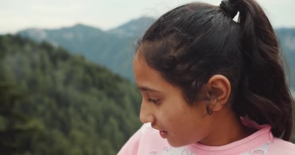 Close Indian Girl — стоковое видео