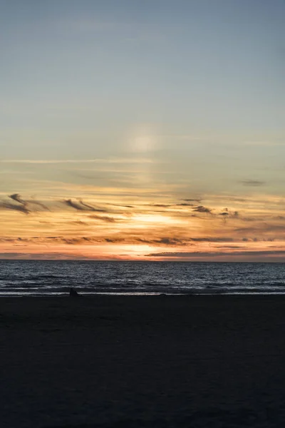 Uma Silhueta Vertical Litoral Pôr Sol Chiclana Frontera Cádiz Andaluzia — Fotografia de Stock