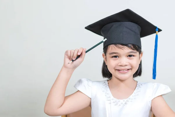 Retrato Una Niña Asiática Alegre Mortero Aislado Sobre Fondo Blanco — Foto de Stock