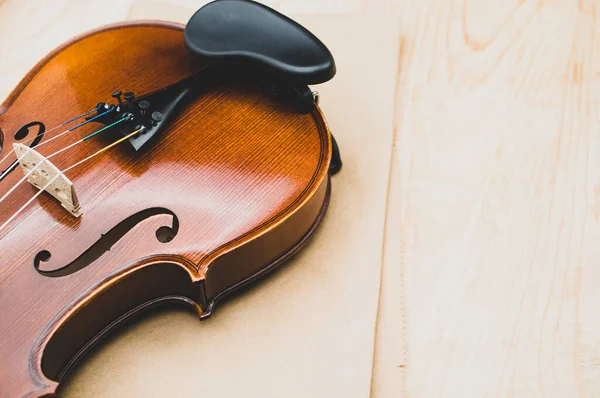 Vista Dall Alto Elegante Violino Acustico Tavolo Legno Sfondo Carta — Foto Stock