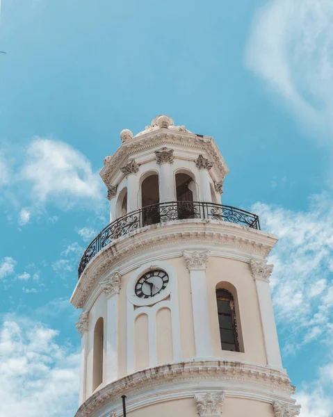 Piękny Historyczny Budynek Błękitnym Niebie Ciudad Colonial — Zdjęcie stockowe