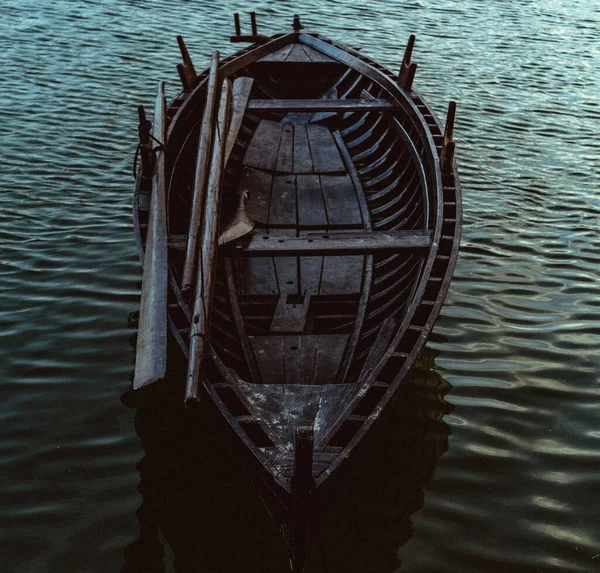 Eski Bir Balıkçı Teknesinin Yüksek Açılı Görüntüsü — Stok fotoğraf