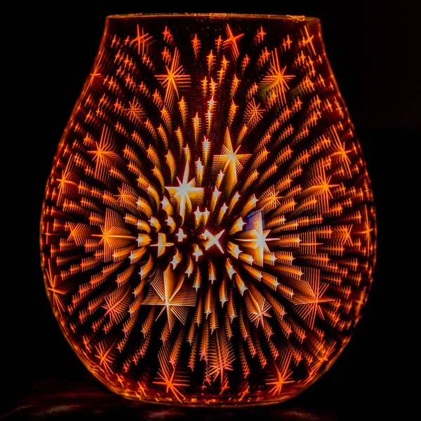 Schöne Aufnahme Einer Lampe Mit Laserradierung Auf Schwarzem Hintergrund — Stockfoto