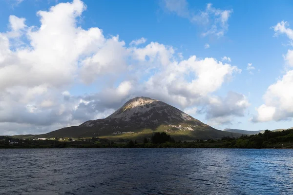 Gyönyörű Kilátás Nyílik Errigal Mountain County Sligo Írország Egy Kis — Stock Fotó