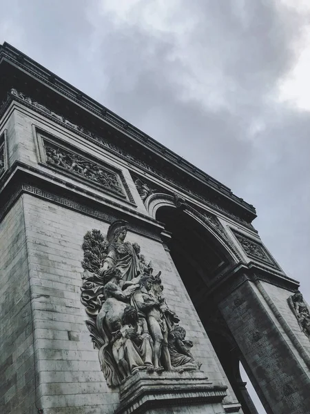 Vacker Bild Triumfbågen Paris Frankrike Den Molniga Himlen — Stockfoto