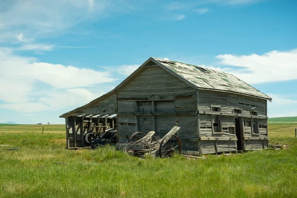 Das Verlassene Haus Auf Der Grünen Wiese Südliches Alberta Kanada — Stockfoto