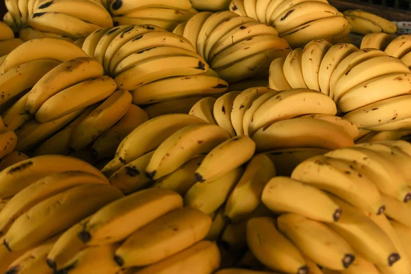 Monte Bananas Frescas Maduras Mercado Alimentar — Fotografia de Stock