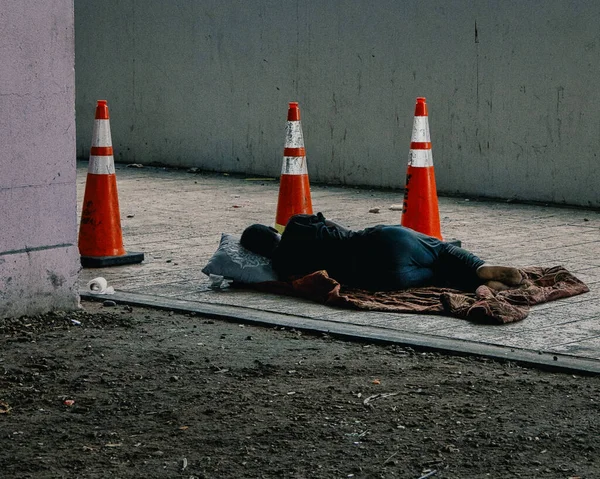 Een Onherkenbare Man Die Straat Miami Slaapt — Stockfoto