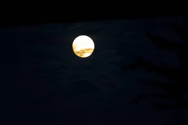 Una Bella Vista Della Luna Piena Nel Cielo Notturno — Foto Stock