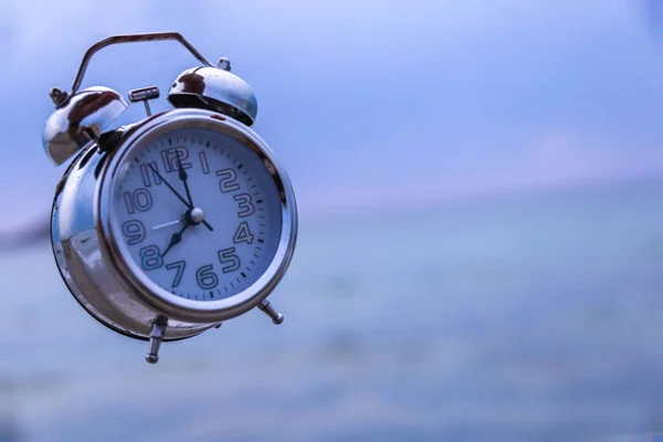 Selective Focus Shot Alarm Clock Sea — Stockfoto