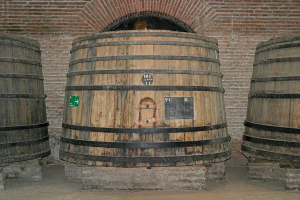 Barril Vino Madera Almacén Ladrillo — Foto de Stock