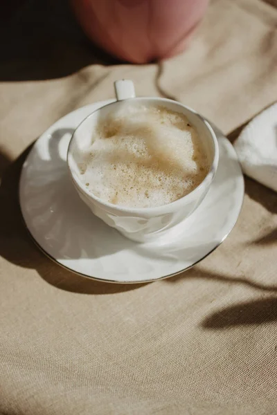 Vertical Shot Coffee Cup Milk Foam Beige Background Plant Shadow — Foto Stock