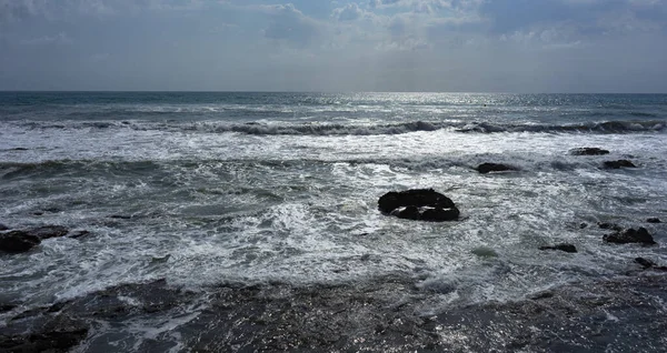 Гарний Морський Пейзаж Хвилями Миють Берег — стокове фото