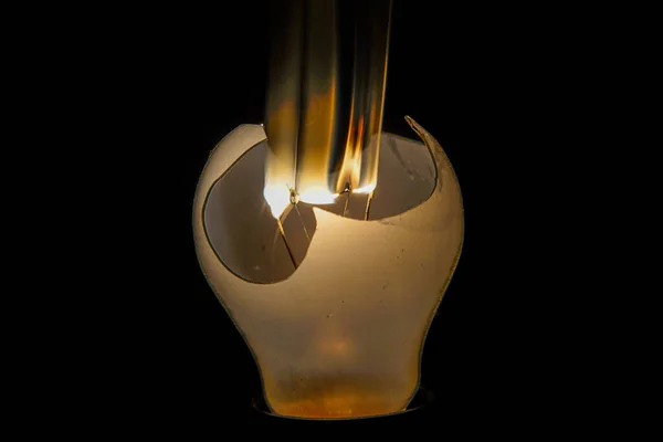 Scenic Shot Burning Broken Light Bulb Total Darkness — Stock Fotó