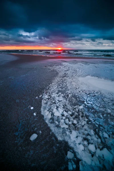 Dech Beroucí Scéna Krásného Západu Slunce Barevnou Oblohou Pobřeží Baltského — Stock fotografie