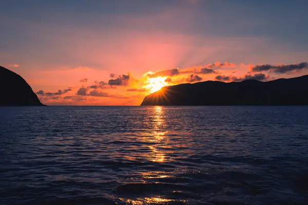 Landscape Sea Surrounded Cliffs Breathtaking Sunset Morning — стоковое фото