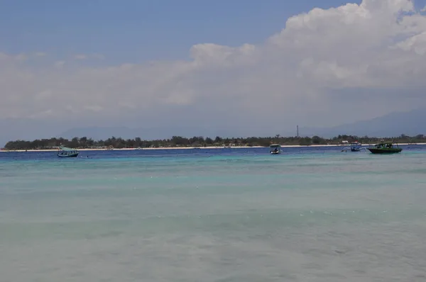 Gili Adası Gili Trawangan Endonezya Tekneleri Olan Güzel Bir Okyanus — Stok fotoğraf