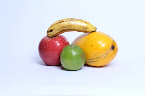 Die Citrus Limetta Mango Ein Apfel Und Eine Banane Isoliert — Stockfoto