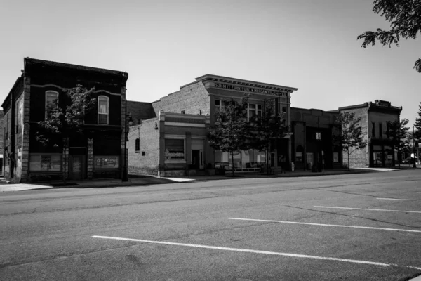 美国科尔维勒 2016年9月6日 在美国亚利桑那州科尔维尔安静的周末街道上 一张灰色比例的店面照片 — 图库照片