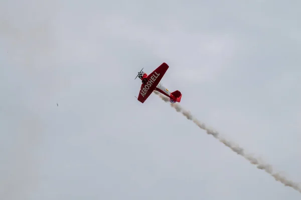 Flying Aircraft Cloudy Sky Airshow — Stock Photo, Image