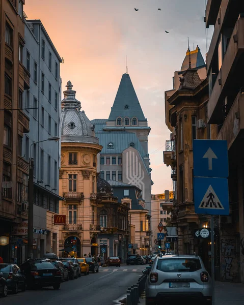 Βουκουρεστι Ρουμανια Σεπτεμβρίου 2021 Πολυσύχναστος Δρόμος Στο Βουκουρέστι Παλιά Κτίρια — Φωτογραφία Αρχείου