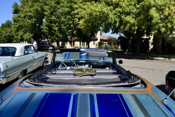 Fresno Estados Unidos 2021 Convertible Chevy Impala Color Azul Personalizado —  Fotos de Stock