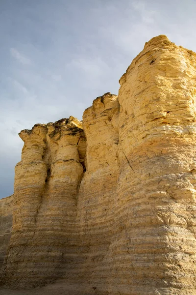 Fosilní Bohatý Památník Skály Také Známý Jako Křída Pyramidy Proti — Stock fotografie