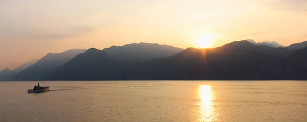 Fantastisk Utsikt Över Gardasjön Italien — Stockfoto