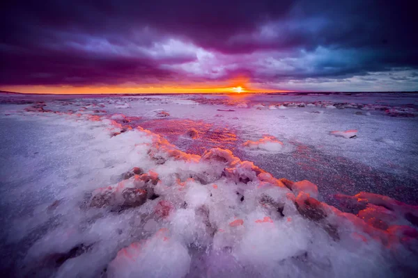 Zapierająca Dech Piersiach Scena Pięknego Zachodu Słońca Kolorowym Niebem Wybrzeżu — Zdjęcie stockowe