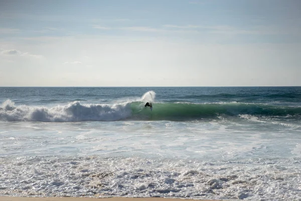 Beau Paysage Marin Ondulé Par Une Journée Ensoleillée — Photo