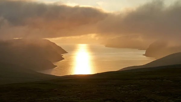 Nordkapp Norveç Sisli Bir Günbatımının Doğal Manzarası — Stok fotoğraf